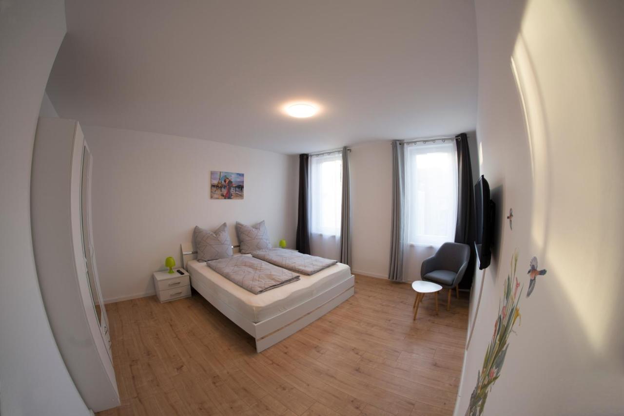 Schoene Ferienwohnung 78M2, 3 Schlafzimmer, 2 Baeder, Zentrumnah, 1Og 埃尔福特 外观 照片