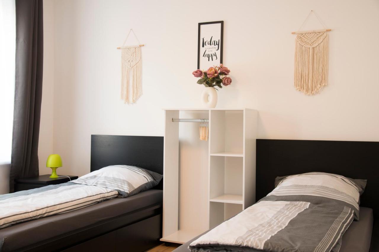 Schoene Ferienwohnung 78M2, 3 Schlafzimmer, 2 Baeder, Zentrumnah, 1Og 埃尔福特 外观 照片