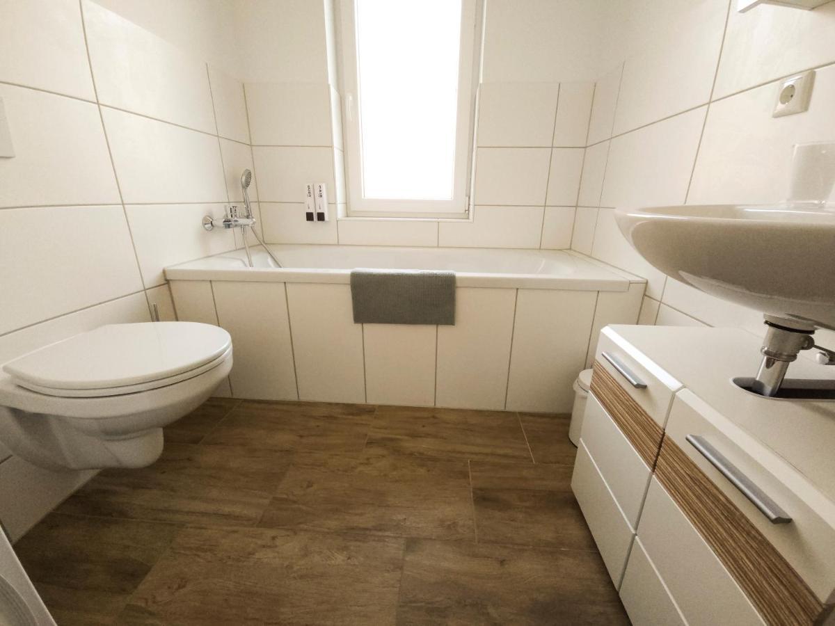 Schoene Ferienwohnung 78M2, 3 Schlafzimmer, 2 Baeder, Zentrumnah, 1Og 埃尔福特 外观 照片