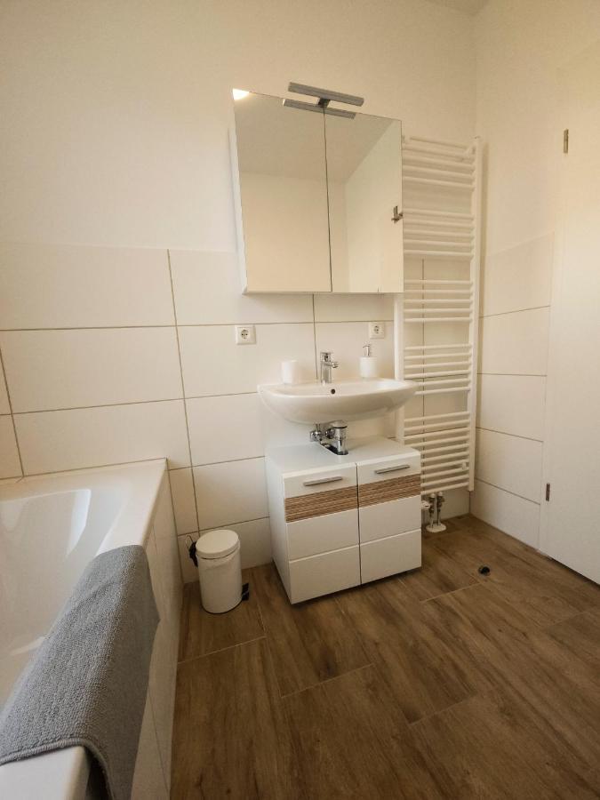 Schoene Ferienwohnung 78M2, 3 Schlafzimmer, 2 Baeder, Zentrumnah, 1Og 埃尔福特 外观 照片