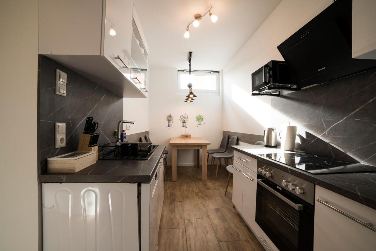 Schoene Ferienwohnung 78M2, 3 Schlafzimmer, 2 Baeder, Zentrumnah, 1Og 埃尔福特 外观 照片