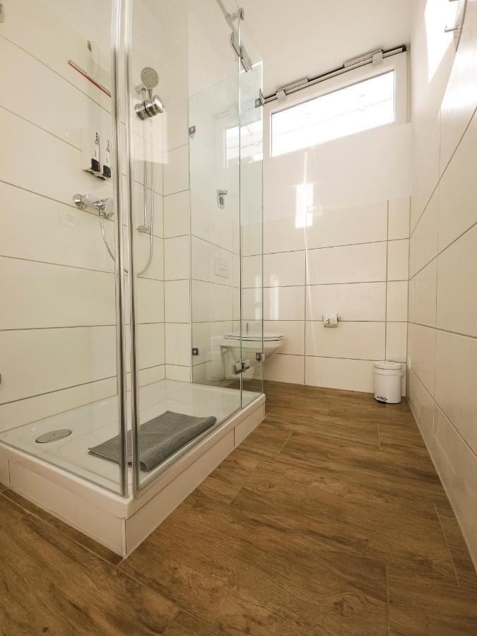 Schoene Ferienwohnung 78M2, 3 Schlafzimmer, 2 Baeder, Zentrumnah, 1Og 埃尔福特 外观 照片